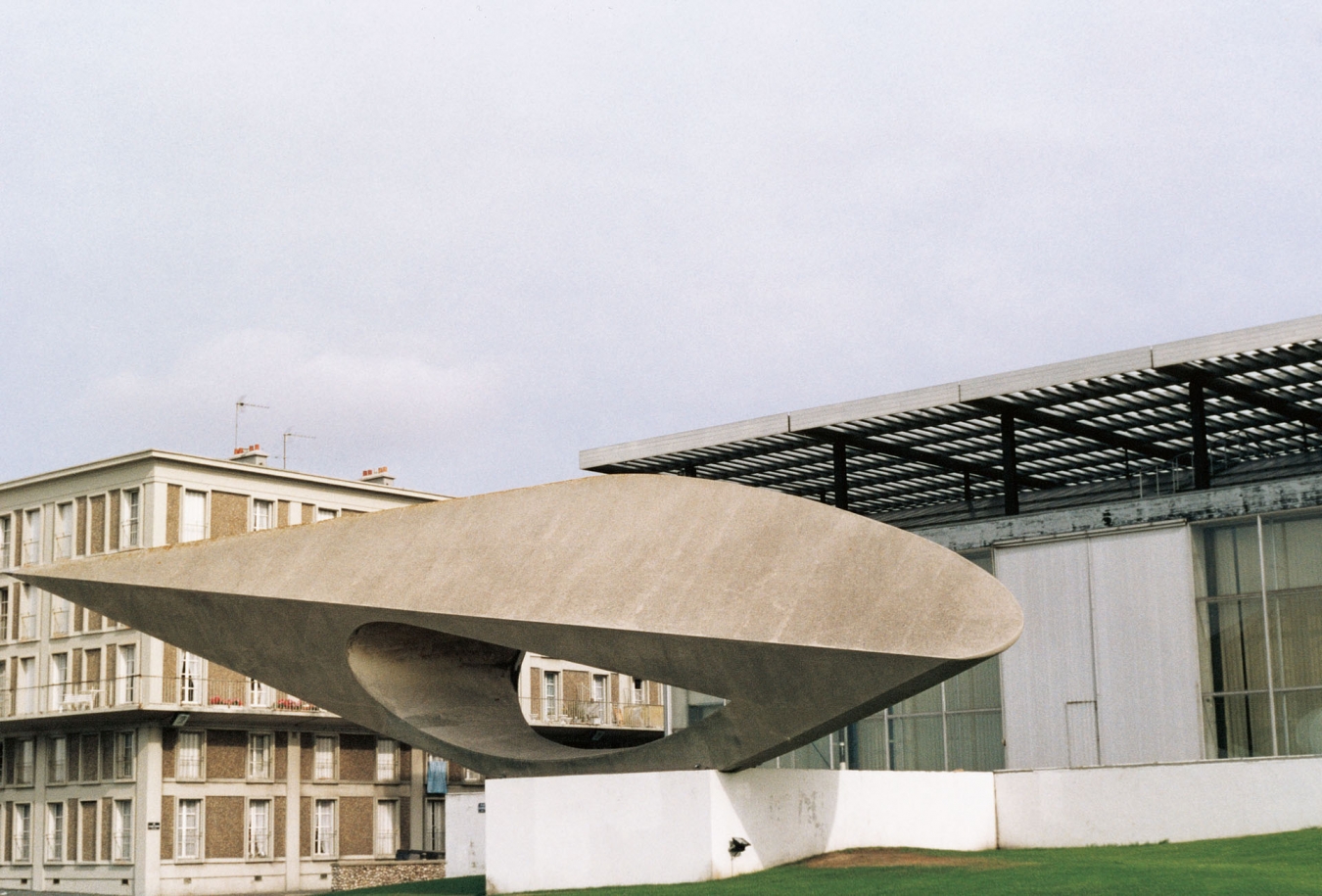 PROVOCATEURS ETRANGES